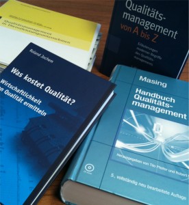 QmBuch-276x300 in Weiterbildung zum TÜV-geprüften "Qualitätsbeauftragten Service Center"